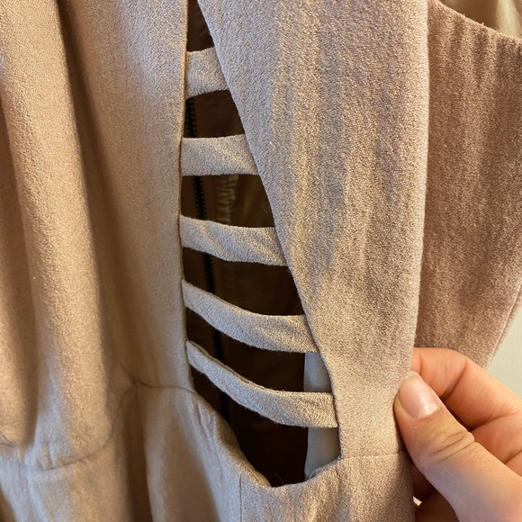 Gently worn pink BCBG dress. Size 10 with black straps. - Picture 2 of 6